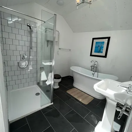 Pier With Private Water Access To Colla Pier *