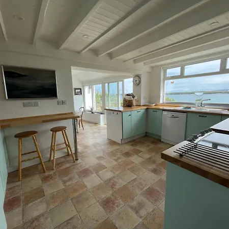 Dom wakacyjny Pier With Private Water Access To Colla Pier