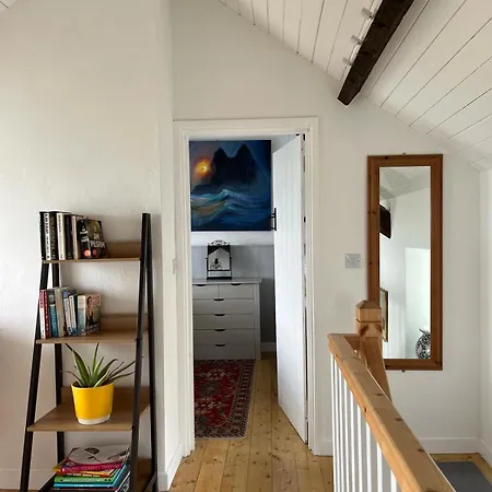 Dom wakacyjny Pier With Private Water Access To Colla Pier *