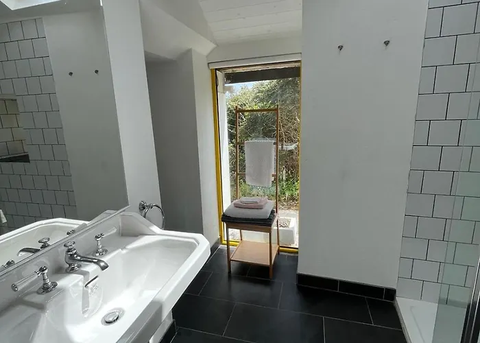 Semesterbostad Pier With Private Water Access To Colla Pier Schull