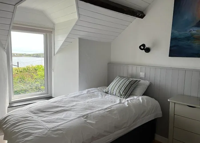 Pier With Private Water Access To Colla Pier Semesterbostad Schull